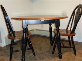 Kitchen table with 2 chairs