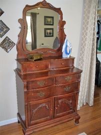 very pretty dresser with mirror