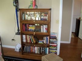 Lawyer bookcase with lots of books, Dysen vac