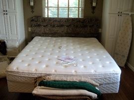 Sleep number, California king bed, soooo nice and the price is right.