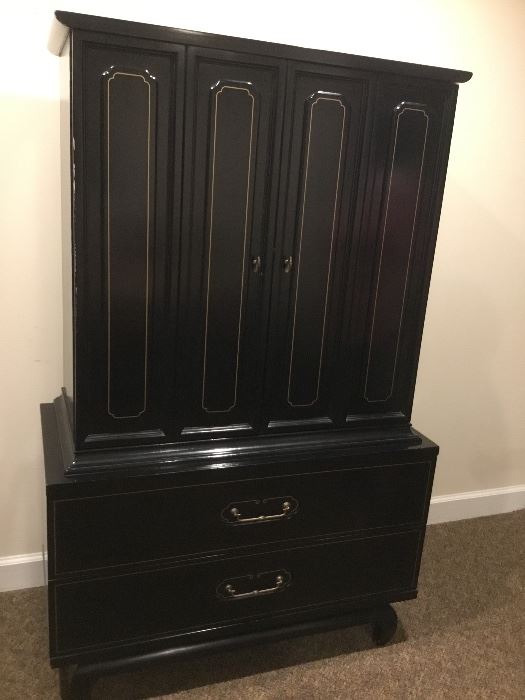 6 drawer dresser with 2 matching pieces