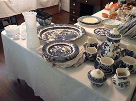 BLUE AND WHITE, MILK GLASS 😍