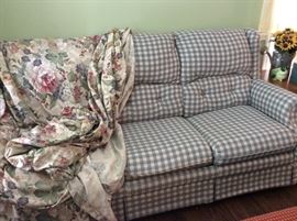 COUCH AND A COVER FOR 2 DIFFERENT LOOKS! 