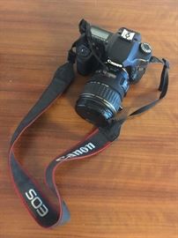 Canon 40D with 28-135 mm stabilization lens, incudes battery/charger and original box