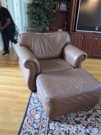 Comfy Leather Chair w/ottoman