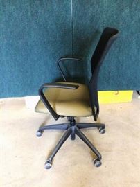 Retails New $600 Harter Anthro KB Knit Back Designer Ergonomic Task Office Chair - Good Condition - Has Small Wear To Mesh Upper Left Corner Of Back Shown In Second Picture
