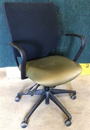 Retails New $600 Harter Anthro KB Knit Back Designer Ergonomic Task Office Chair - Good Condition - Has Small Wear To Mesh Upper Left Corner Of Back Shown In Second Picture
