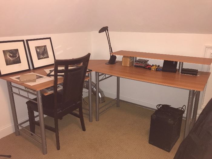 Compacy desk set up in great condition.