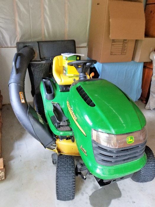 John Deere L110 with Kohler Engine and 42" cutting deck and bagger