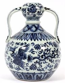 1330 CHINESE BLUE AND WHITE PORCELAIN VASE, H 9.25", DIA 7"