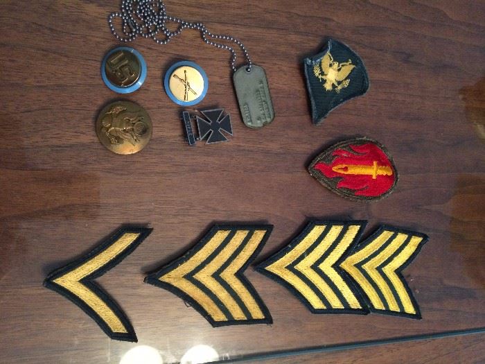 Military Patches / Pins & Dog tags
