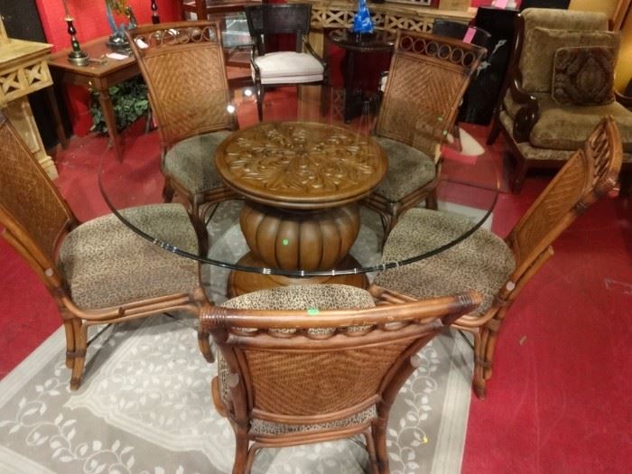 TOMMY BAHAMA STYLE DINING TABLE WITH 5 CHAIRS