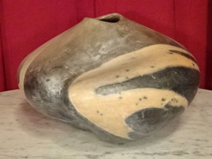 LARGE LIZ ANDERSON ART POTTERY VASE, FREE FORM BODY WITH MATTE FINISH, SIGNED LIZ ANDERSON 