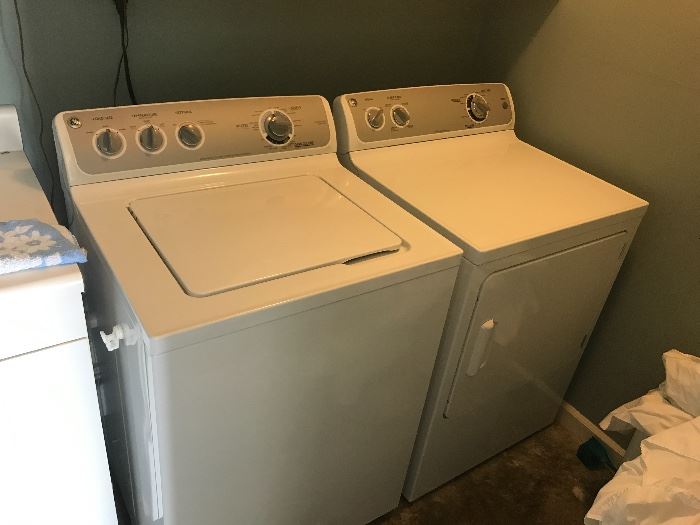 Clean, Nice, GE Washer & Dryer 