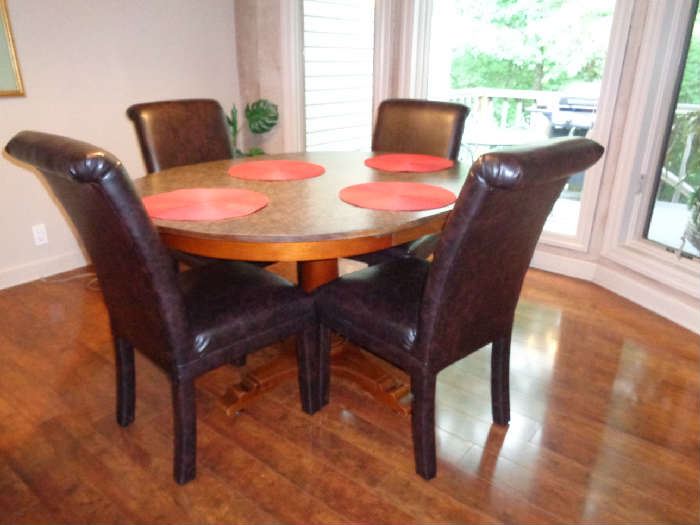 dining table w/4 chairs