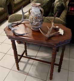 Beautiful Antique Table, Vase & Deer Antlers