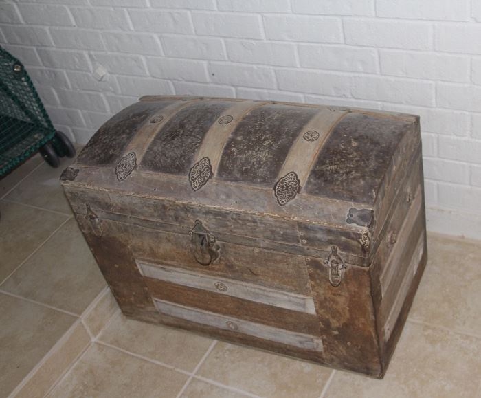 Vintage Hump Top Trunk (1 of 4 trunks)