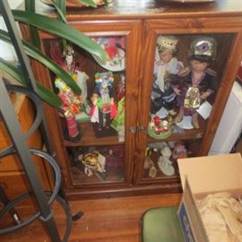 TONS OF COLLECTIBLE DOLLS