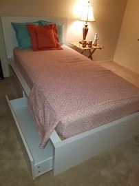 Twin bed W/ drawers