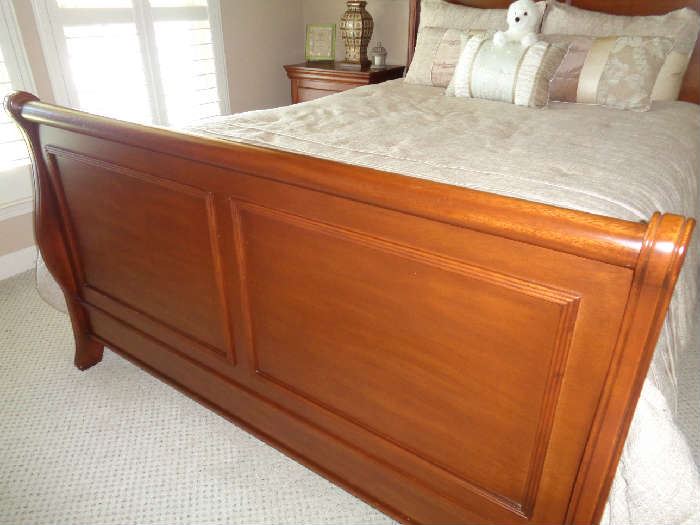 footboard of the queen bed