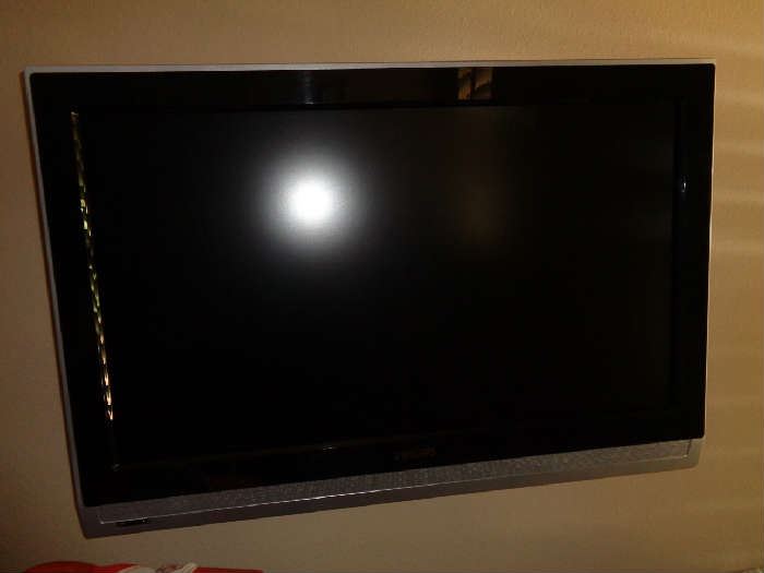 we have 5 flat screen TV's - from 32" to 64" & a Yamaha sound bar