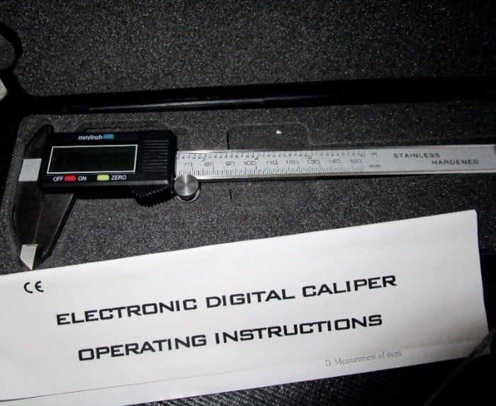 Electronic digital caliper