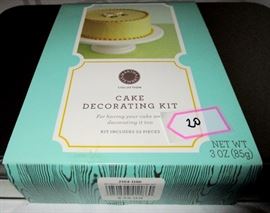 cake decorating kit