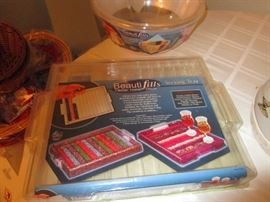 Trays and bowls to be decorated nd filled with colored beads