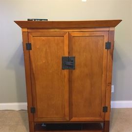 Entertainment cabinet