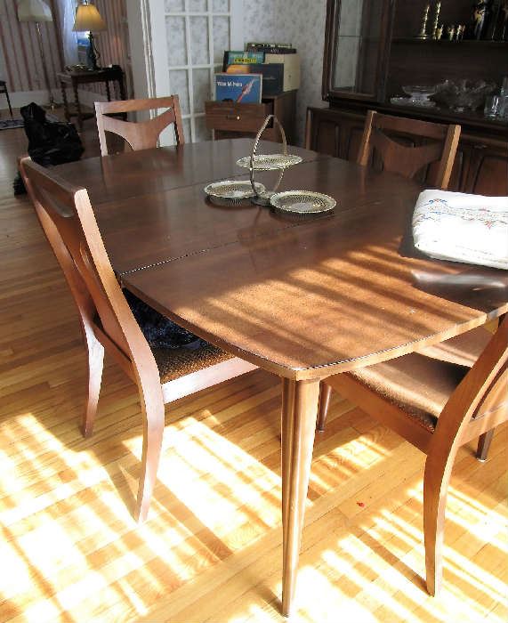 retro dining table and chairs