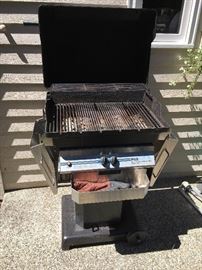 PGS (Pacific Gas Specialties) Model K40 Gas grill, it is in great condition. 