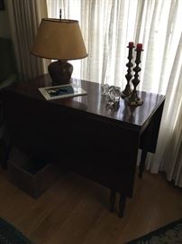 Cherry mahogany drop leaf table