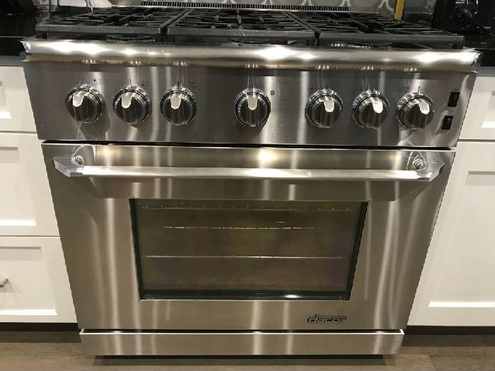 Stunning top of the line Dacor Renaissance 36" gas range featuring 6 burners and a 5.4 cu convection oven with 3 easy glide racks.
W: 36"
H: 36"
D: 28.5"