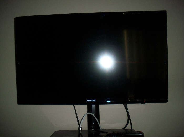 Samsung 32" Flat screen TV