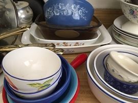 Pyrex, corningware, 