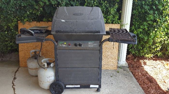Grill, not great shape but it works!