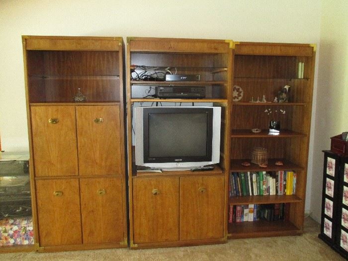 Entertainment center