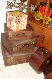 Nesting suitcases and box