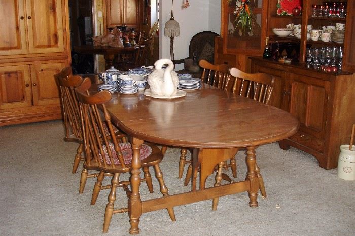 Maple drop leaf dining table - 2 leaves & 4 Winsdor chairs. 