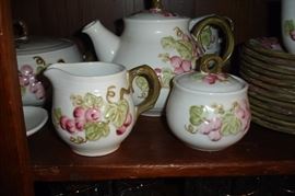 Metlox pink grape detail