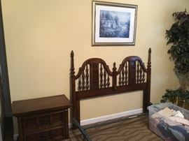 Dixie Queen Bed & Nightstand