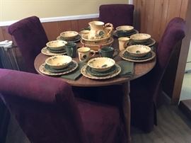 Kitchen Table with 4 Parsons Chairs
