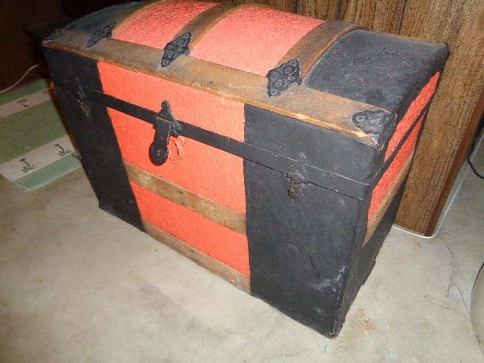 ... for your next train trip, a travel trunk