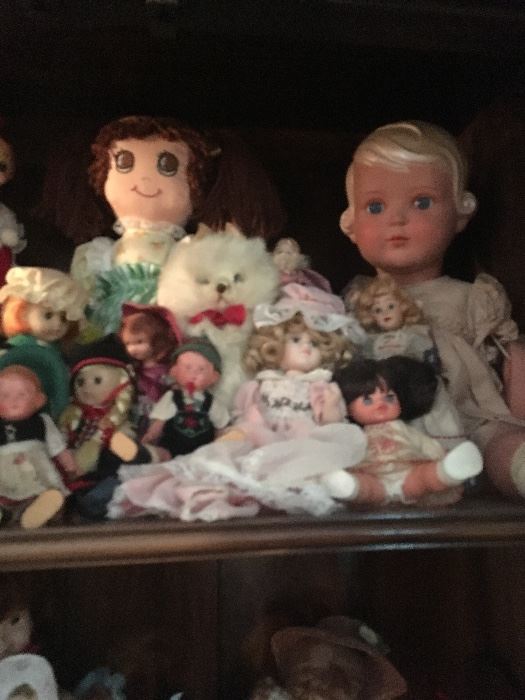 Old dolls and different countries