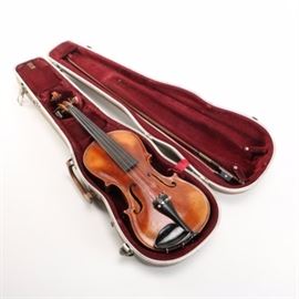 Early 20th Century Stainer Copy Violin: An early 20th-century Stainer copy violin, produced circa 1920. The violin has a spruce top, flame maple ribs and a flame maple two-piece back. The back is branded “Stainer” below the neck; it is accompanied by an interior label reading “Jacobus Stainer in Absam prope Oenipontum 1636” to the bass side and a separate label reading “Hope Violin, R. Tillery” to the treble side. The violin has an ebony fingerboard and rosewood pegs. Included is a half-lined wood bow and a hard case with burgundy felt interior.