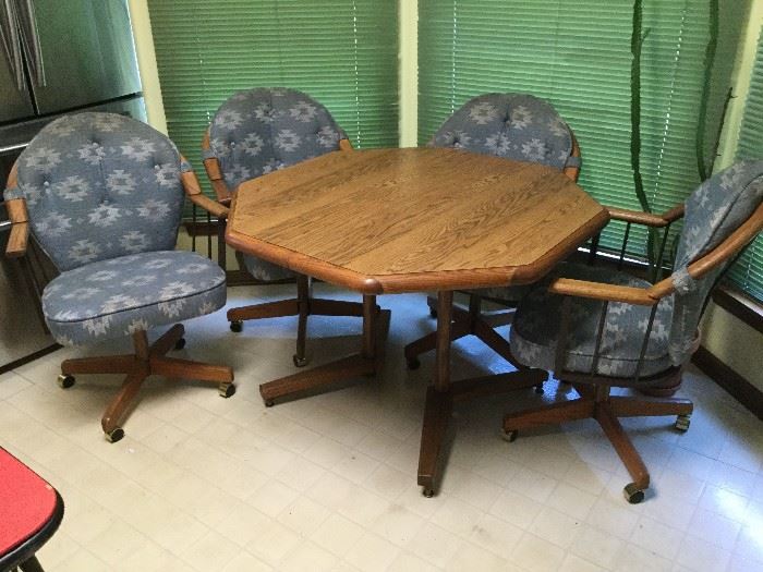 Kitchen table( 1 leaf) and 4 chairs on wheels