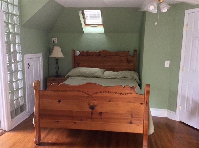  Amish Custom Crafted Pine High-Back Bed
