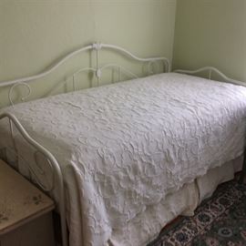 Wrought Iron Day Bed with Trundle