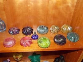 ART GLASS PAPERWEIGHTS