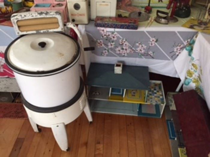 LARGE toy washing machine and several metal dollhouses